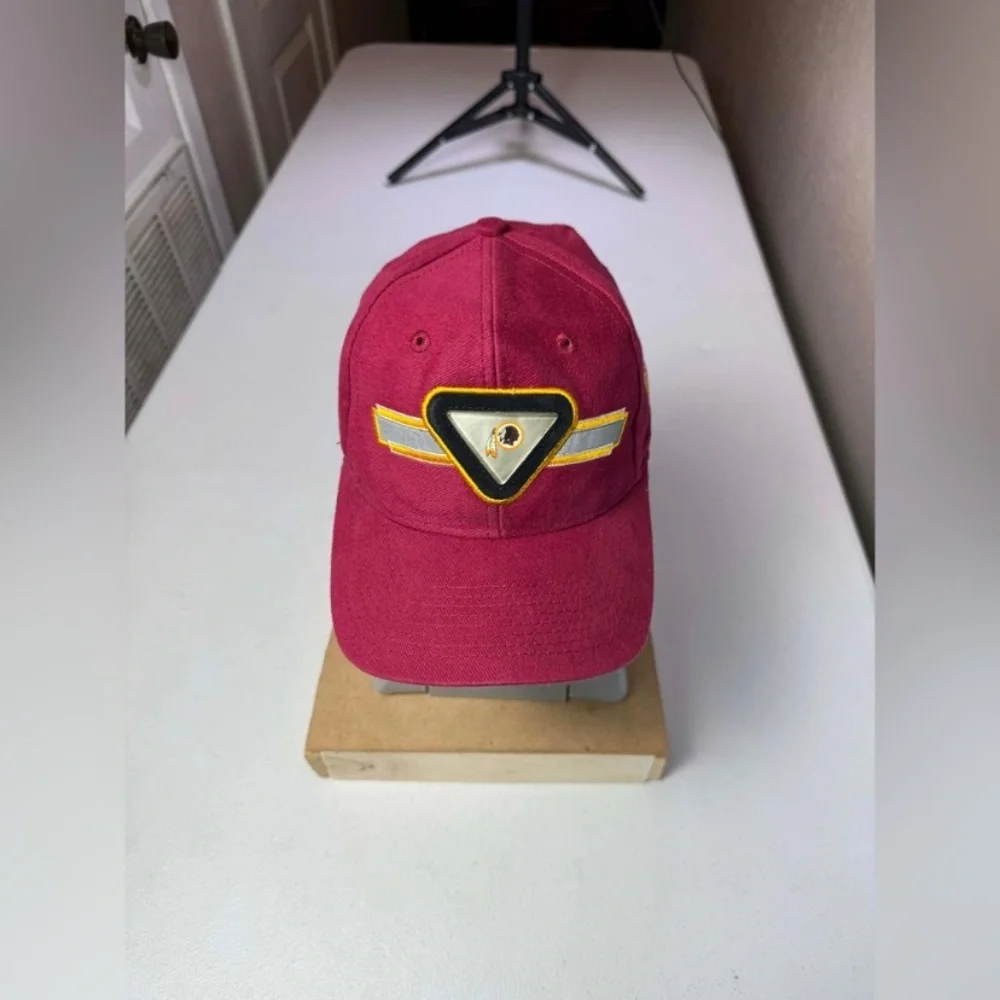 Vintage Sports Specialties Side Wave Snapback Triangle Hat Washington Redskins